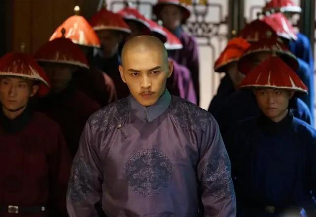 雍正儿子中最聪明的一个，装一辈子糊涂，保住了子孙的荣华富贵