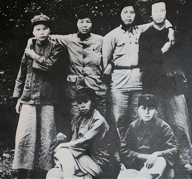 1984年75岁贺子珍病逝，骨灰中惊现坚硬异物，揭开尘封50年的往事