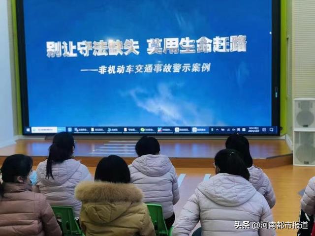 安全童行 健康成长交警六大队开展幼儿交通安全教育活动