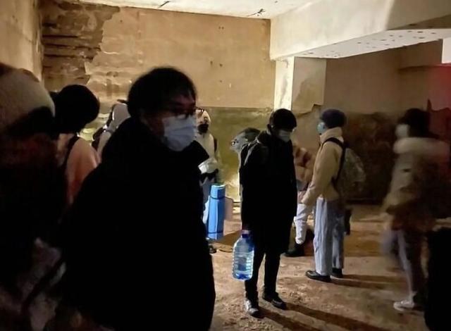 中国宣布包机撤侨，半小时4500名在乌华人报名，台胞：爱祖国母亲