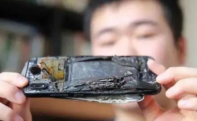 手机电量剩一半就充比较好，还是等快没电了再充比较好？为什么？