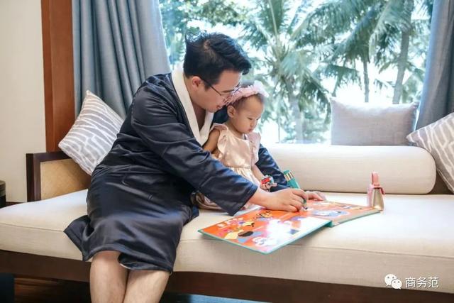 結婚四周年，我們帶女兒穿越回婚禮那一天…