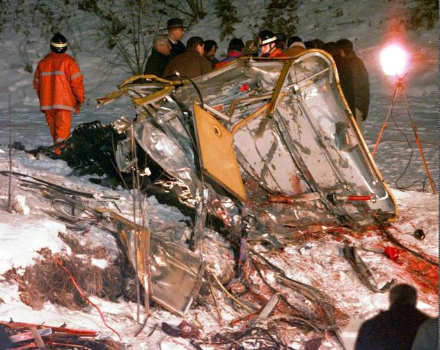 180米高空纜車被美機撞落，20名遊客活活摔死，美高官：無法解釋