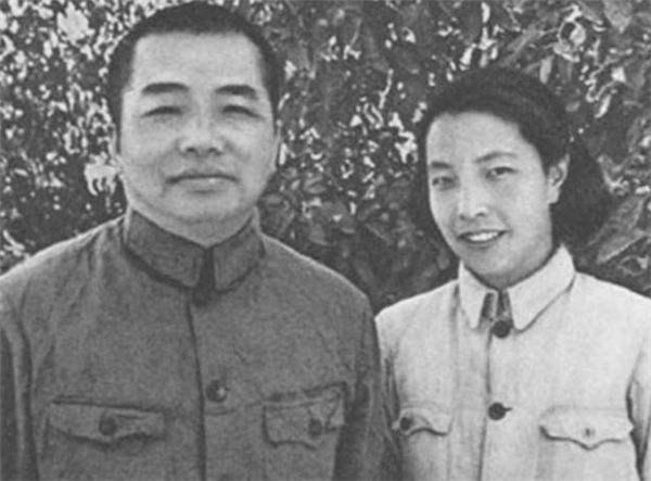 1974年，彭德怀流泪对彭钢说：我想葬在你父亲身边，又怕玷污他们