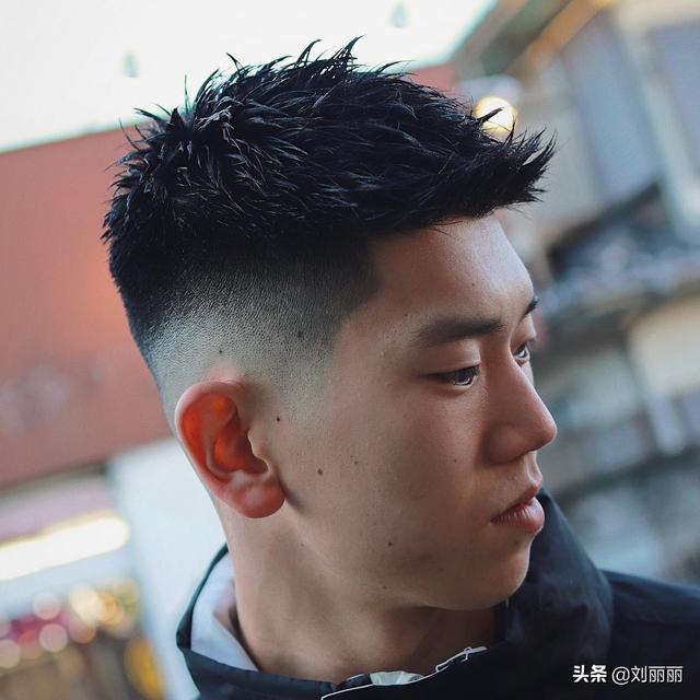 男生头发自来卷适合什么发型