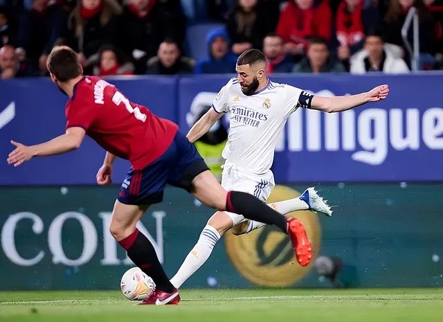 3-1！本泽马2次点球罚丢！皇马狂甩巴萨18分+最快下周提前夺冠