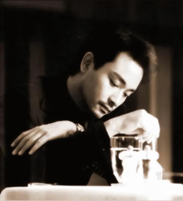 19年后才懂张国荣：他悲剧人生的关键，不是挚爱唐鹤德也非张柏芝