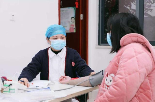 河南女子怀上8胞胎，一家人喜上眉梢，医生却建议“全部打掉”