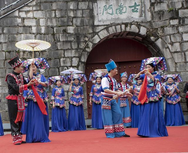 桂林：桂剧、彩调经典片段在古南门实景展演