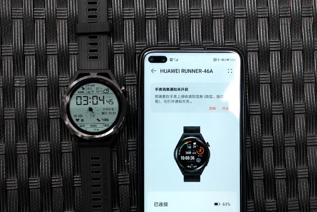 专业跑表横评：华为WATCH GT Runner和佳明Forerunner945谁更强？