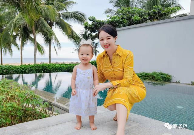 結婚四周年，我們帶女兒穿越回婚禮那一天…