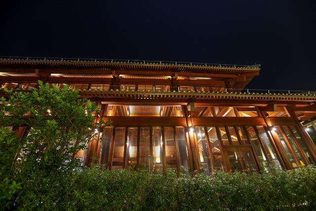 廣東旅行，發現一座禅修酒店，造型像古代宮殿，建築大有來頭