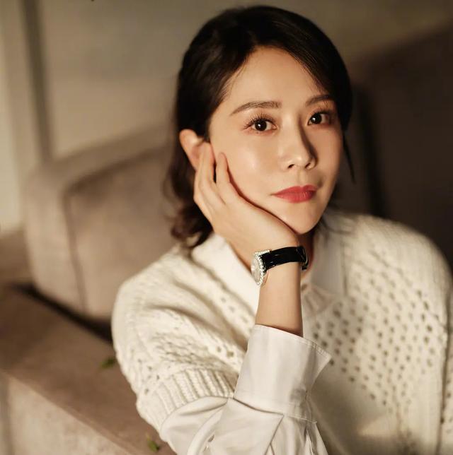 惹怒宋佳，抱黄磊大腿，25岁就结婚生子的海清，为何这么“狂”？