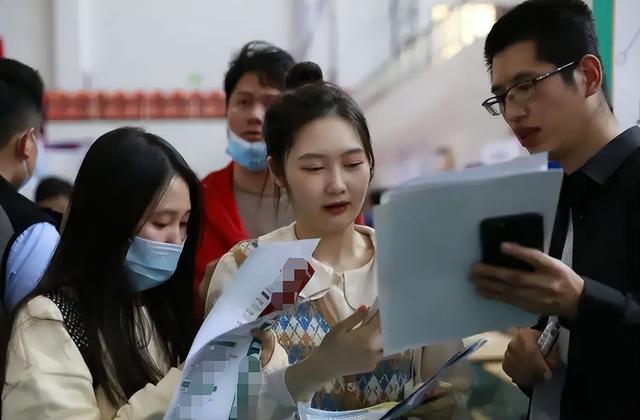 国家电网再次招聘正式工，年薪12万左右，专科学历有岗