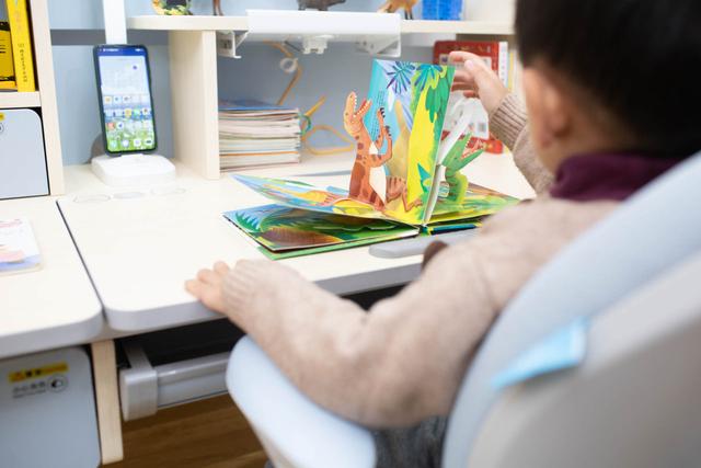 健康与舒适陪伴宝宝一起成长，科贝森儿童学习桌椅套装使用体验