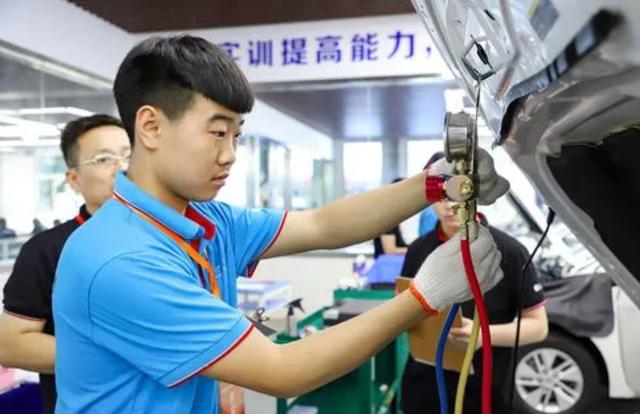 好消息来了，教育部门发布通知，5月1日起取消对半分的普职比例