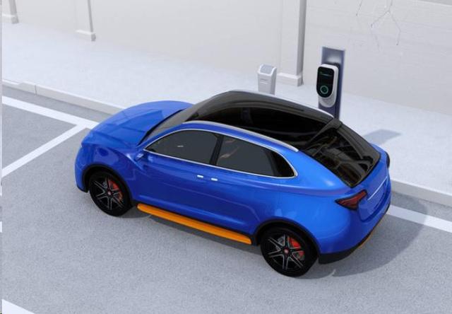 电动汽车电池组价格，锂电池电芯涨价5-15% 行业涨价潮或持续至2023年