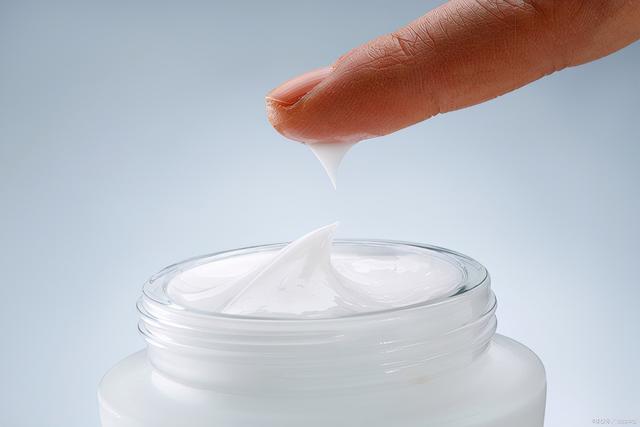 精华身体乳可以洗脸吗