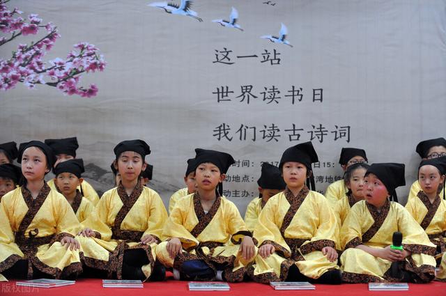 好语感从娃娃抓起——一起读诗吧