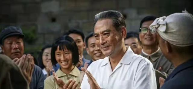 李四光追悼会上，周总理因无悼词而发火，当场宣读李四光女儿的信