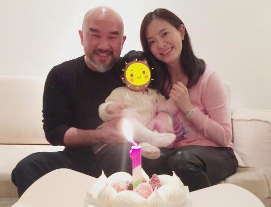 刘真离世两周年，辛龙发十二字悼念亡妻，断绝外界往来成苦行僧