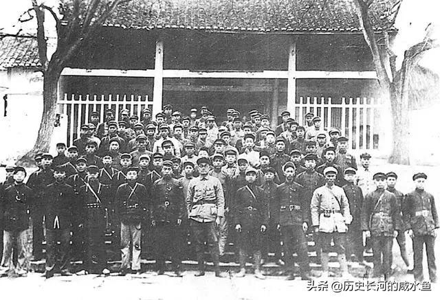 共和国上将的风雨人生一、第一上将，萧克（中）