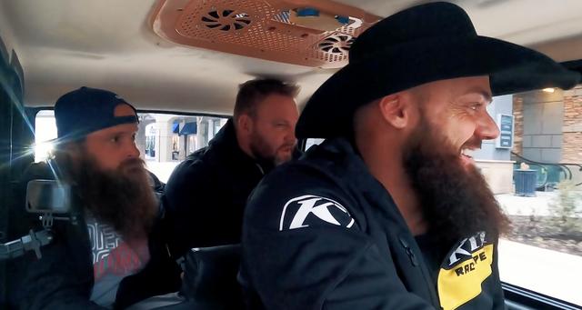 美国佬看不上我国电车，图便宜花2000买来试驾，却爱上了中国制造