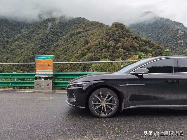 漢EV自駕廣西，爬山涉水到桂北地區，帶著家人遊覽秦家大院
