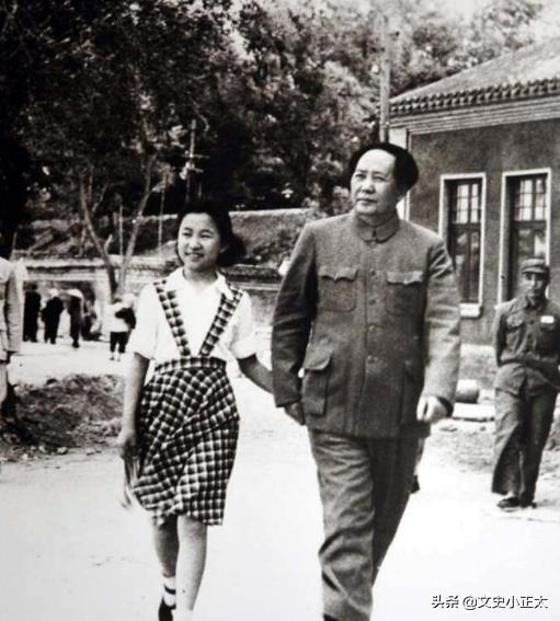 李讷排队瞻仰毛主席，工作人员一眼认出，李讷：我只是来看看爸爸