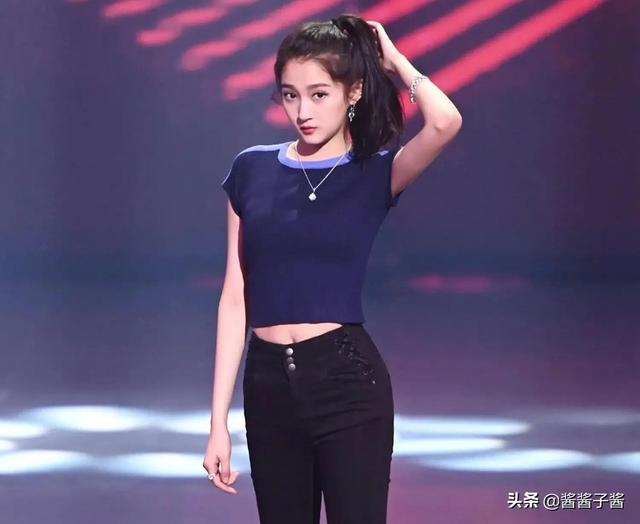 「好消息」关晓彤弹钢琴（关晓彤弹钢琴王牌对王牌）