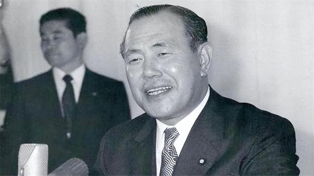 1978年日本记者刁难：钓鱼岛属于哪国，邓小平巧妙应答令人佩服