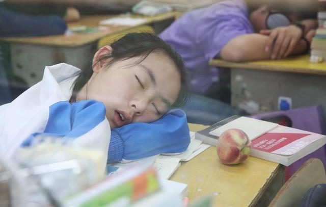 孩子，别在意别人的眼光，牛人没空注意你，嘲笑你的是拉你下马