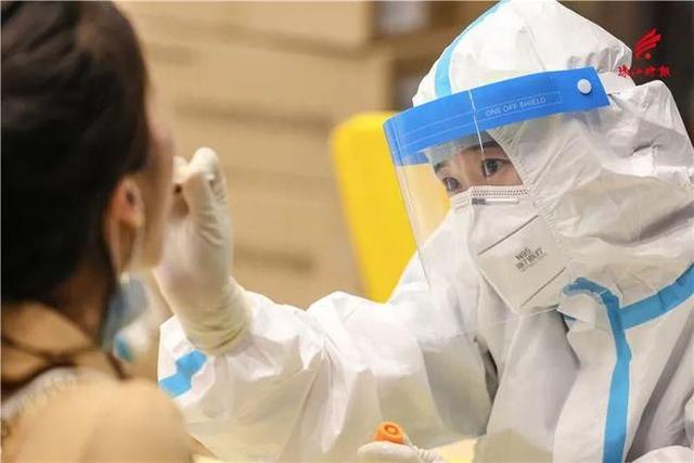 上海新增死亡病例52例，累计死亡190例 最小年龄33岁，张文宏发声