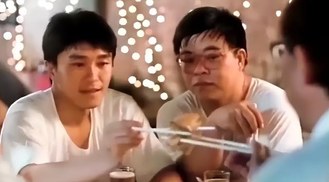 “喜剧天王”许冠文荣获金像奖终身成就奖，他是周星驰的前辈