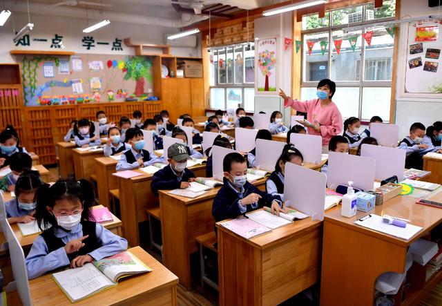 小学数学难倒家长，十斤盐吃掉三斤，再吃两斤，一共少了多少斤？