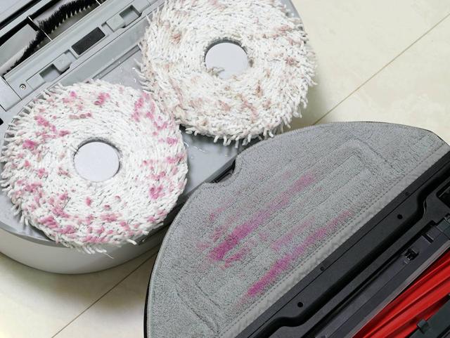 自清洁扫拖机器人横评：美的W11与石头G10清洁大作战