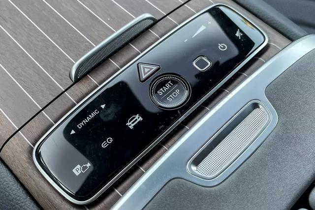 梅赛德斯-奔驰首款旗舰电动汽车2022-EQS