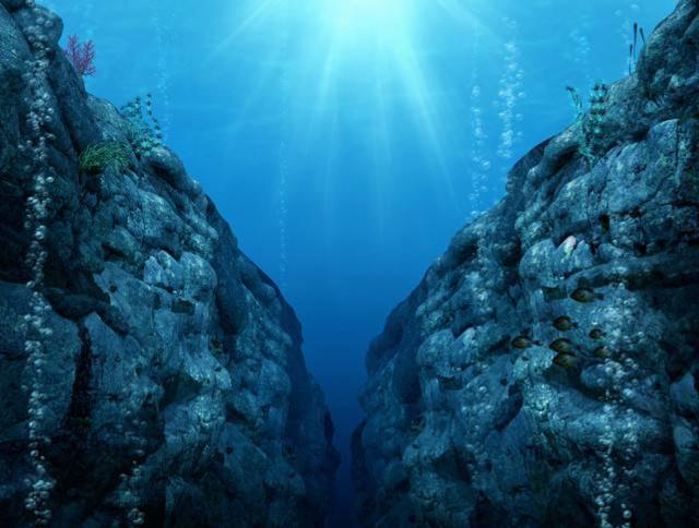马里亚纳海沟1万米深处的水还是液态的吗？这一海沟有多奇妙？