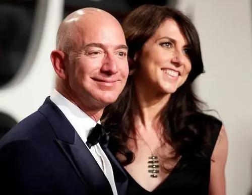 世界首富对中国养女"太严厉"：每月强制消费140万，不花光就生气