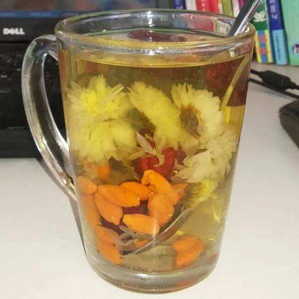 春饮菊花茶给肝脏减负，不同种类菊花不同功效，快来了解一下