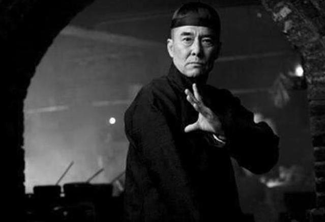 霍元甲和慈禧的侍卫比武，2招后主动离去，知情人：对方纹丝未动