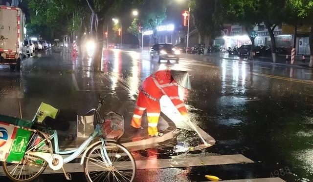 冷空气南下暴雨持续下，交警硬核救援刷遍朋友圈！