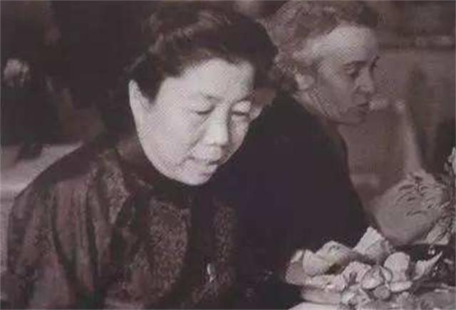 1951年，周恩来接到一封信，看完后批示：登报声明与表妹脱离关系