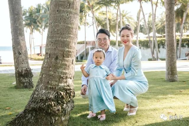 結婚四周年，我們帶女兒穿越回婚禮那一天…