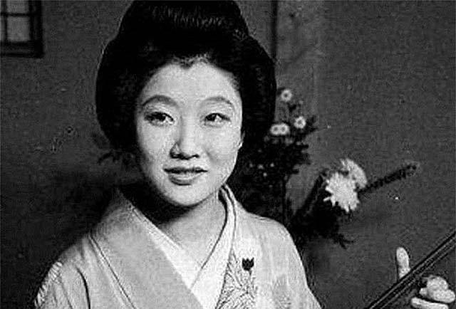日本女战俘嫁抗日老兵，隐居四川33年后父亲寻来：她放弃百亿家产