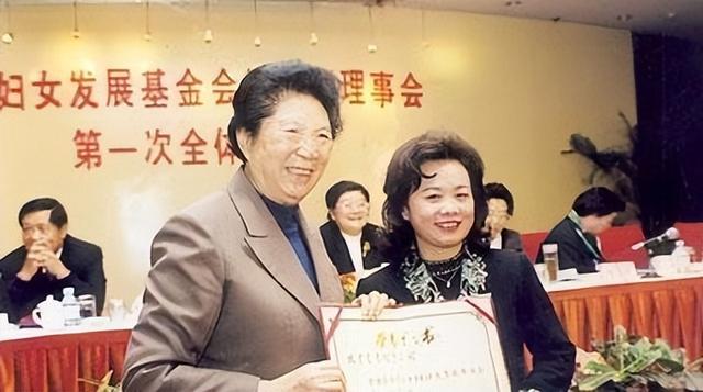 陈慕华：国军少将之女，成为中国第二位女副总理，却也有遗憾