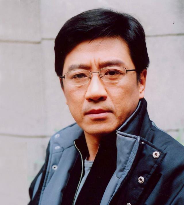 老戏骨丁勇岱：在《人世间》中为3个儿女操心，生活中为儿子焦虑