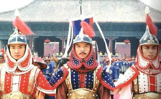 八旗旗主的权力有多大，为何连和珅见到旗主后，都要点头哈腰？