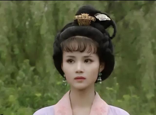 她的人生，远比绯闻精彩