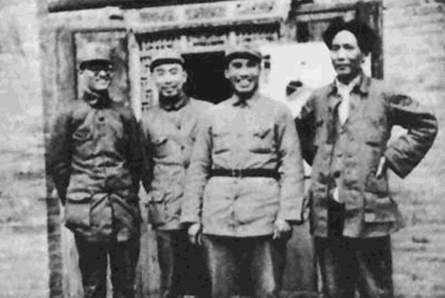 1950年，黄克诚任职湖南，认出一干部是井冈山战友，审查后枪决